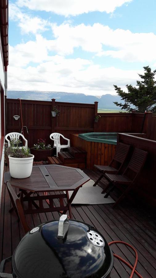 Glaesibaer Bed & Breakfast Reynistadur Bagian luar foto